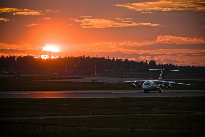 sunset airplane by sampo kiviniemi